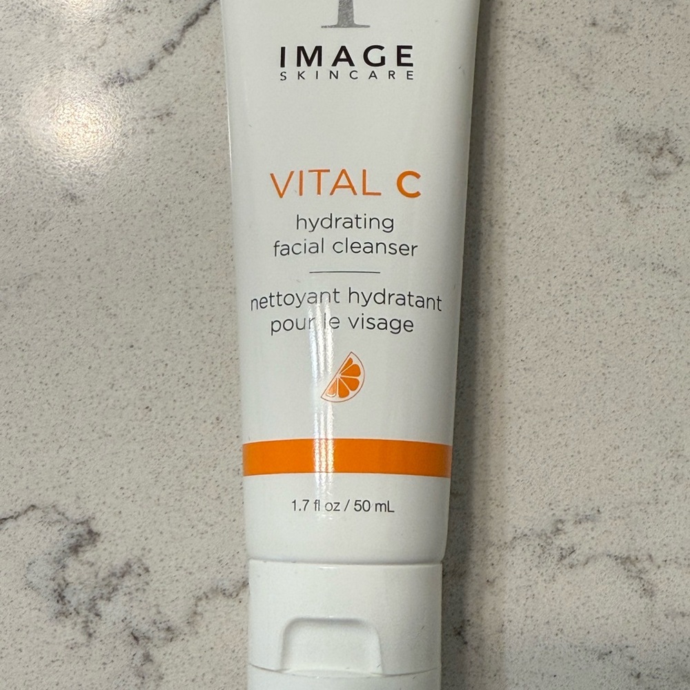 Vital C Hydrating Facial Cleanser - White and Orange